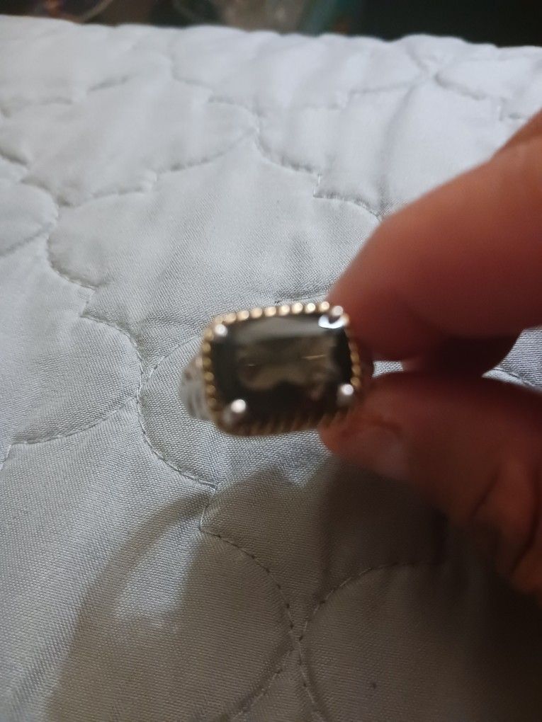 2 BEAUTIFUL LIA SOPHIA RING'S & SIZE 8-9......😁😊😍