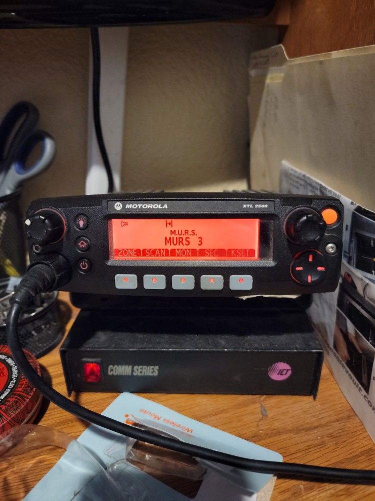 MOTOROLA XTL2500 VHF