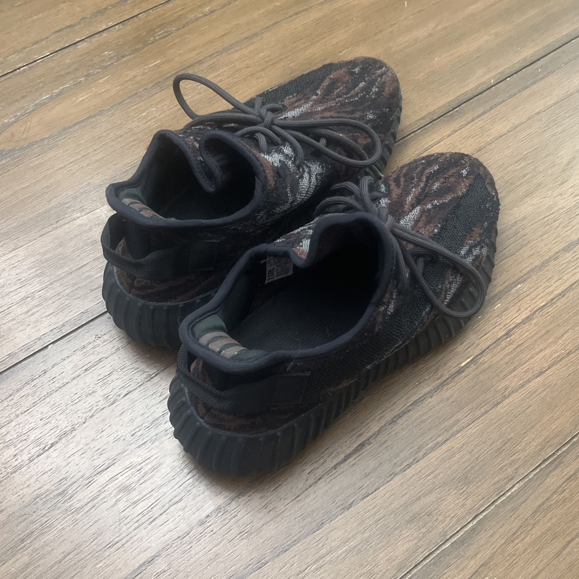 Yeezy Boost 350 V2 MX Rock Size 8.5 US