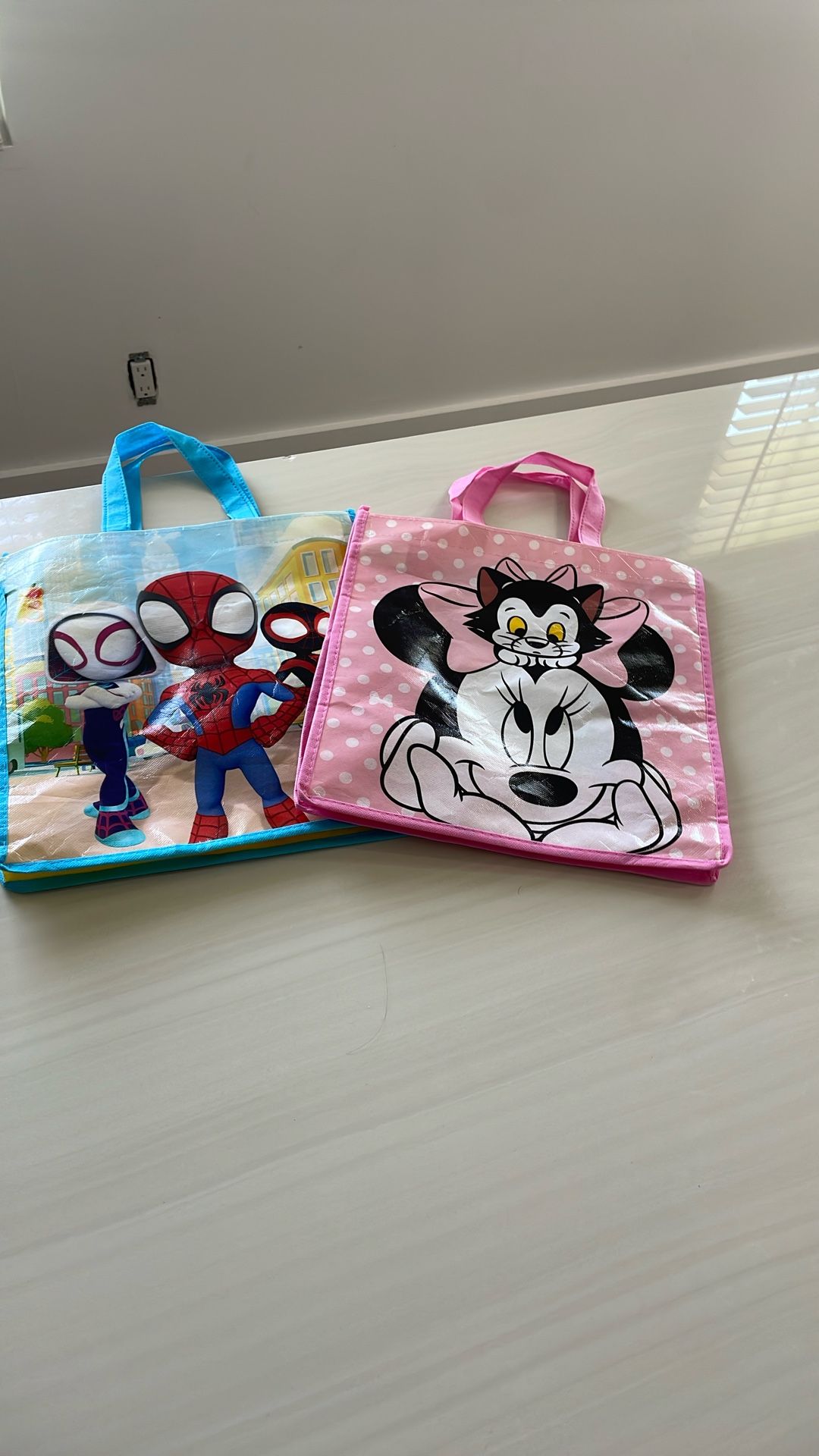 2 Tote Bags