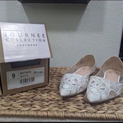 Beautiful White Sparkly Shoes 