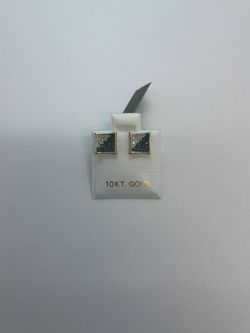 10k Diamond Earrings. New.