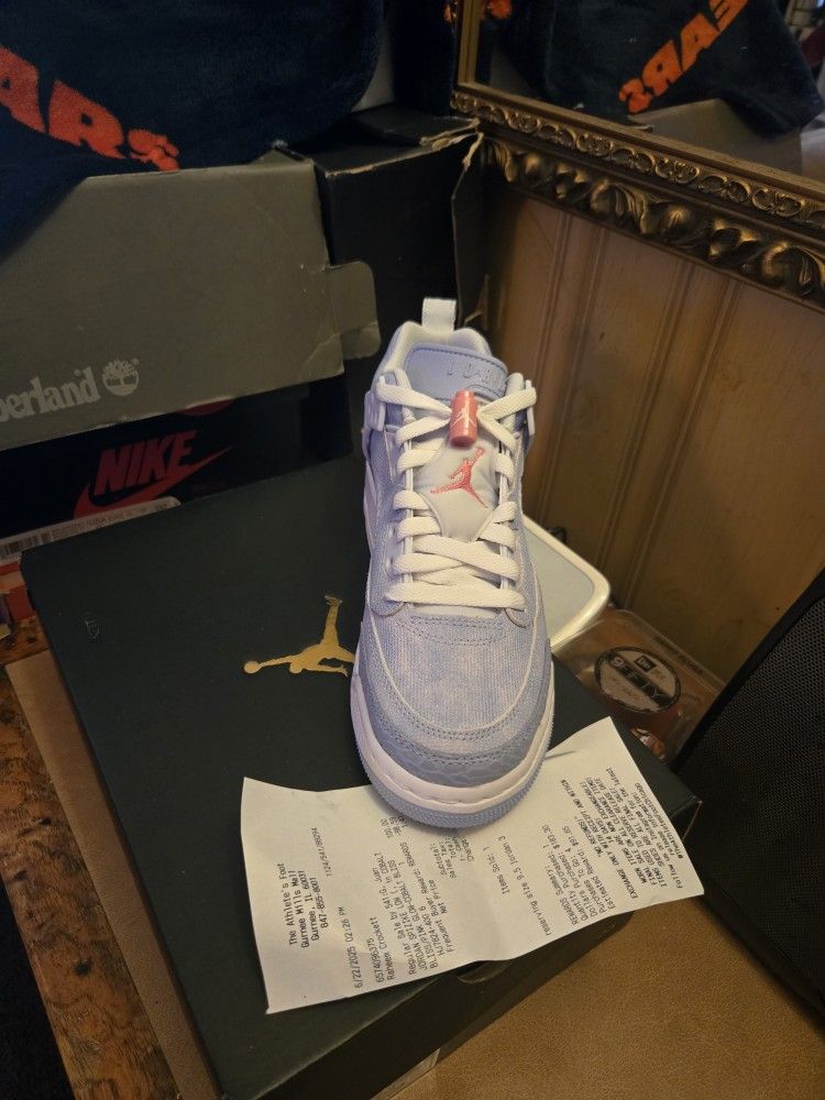 Size 6y, Light Blue Jean Jordan Spizikes