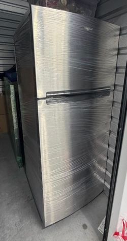 Refrigerator with Top Freezer