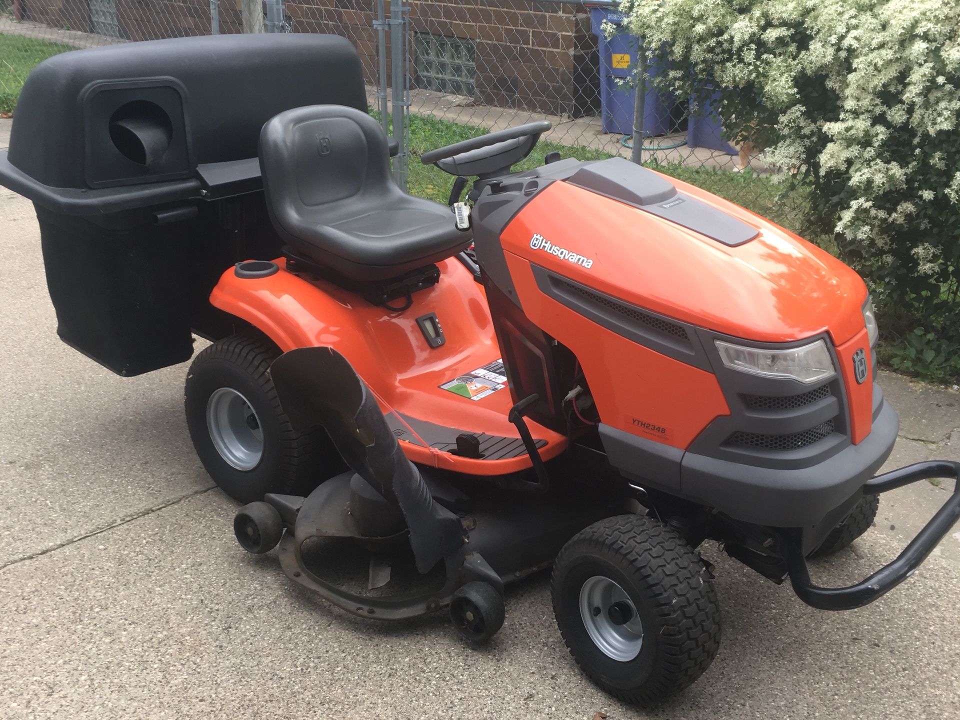 Husqvarna YTH 2348 48” Riding Lawn Mower