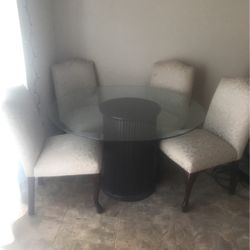 Dining Room Table And Chairs 