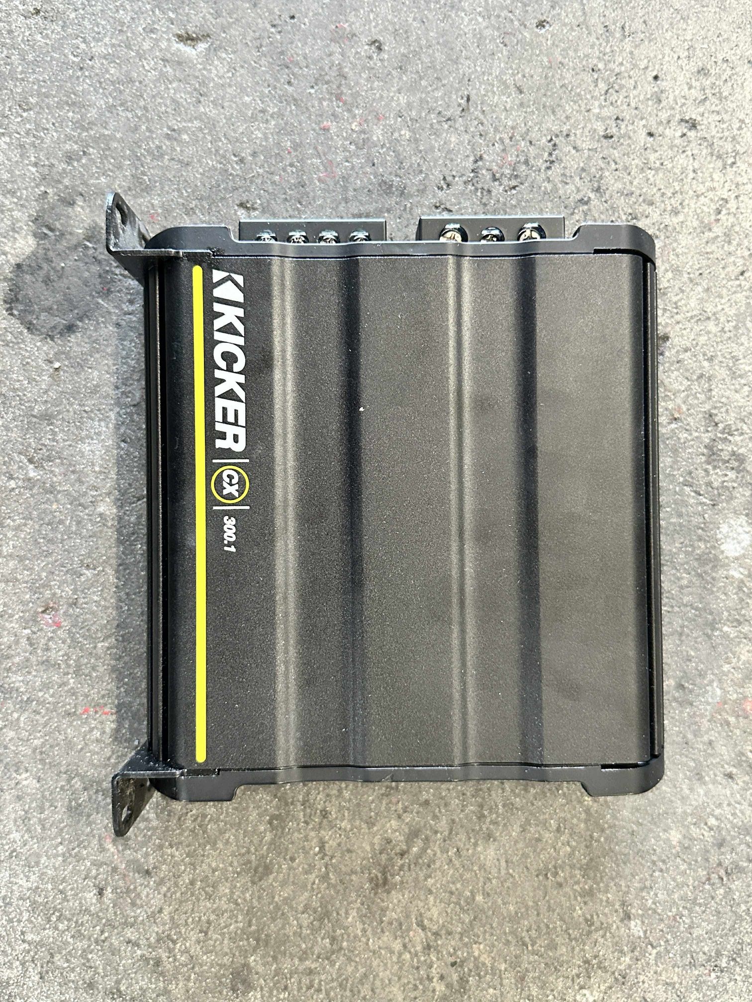 Kicker 300.1 AMPLIFIER
