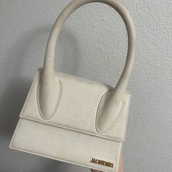 Jacquemus le online grand chiquito sale