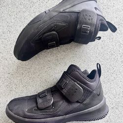 Nike Lebron Basketball Sneakers 