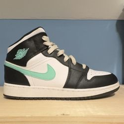 Air Jordan 1 MID GREEN GLOW GS 