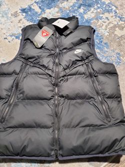 Nike Sportswear Club Puffer Jacket Vest White DR9617-010 Men's Size Large.. NWT
