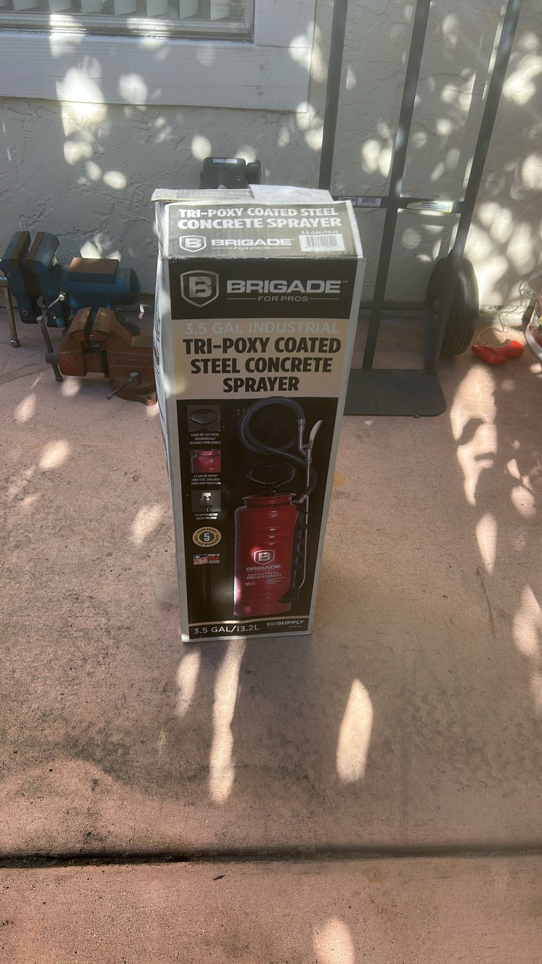 Brigade 3.5gallon industrial concrete sprayer