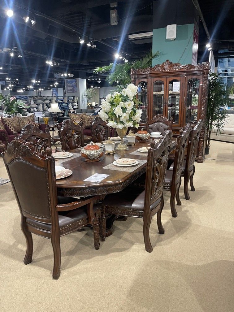 Canyonville Brown Cherry/Dark Brown Dining Room Set / 9pc