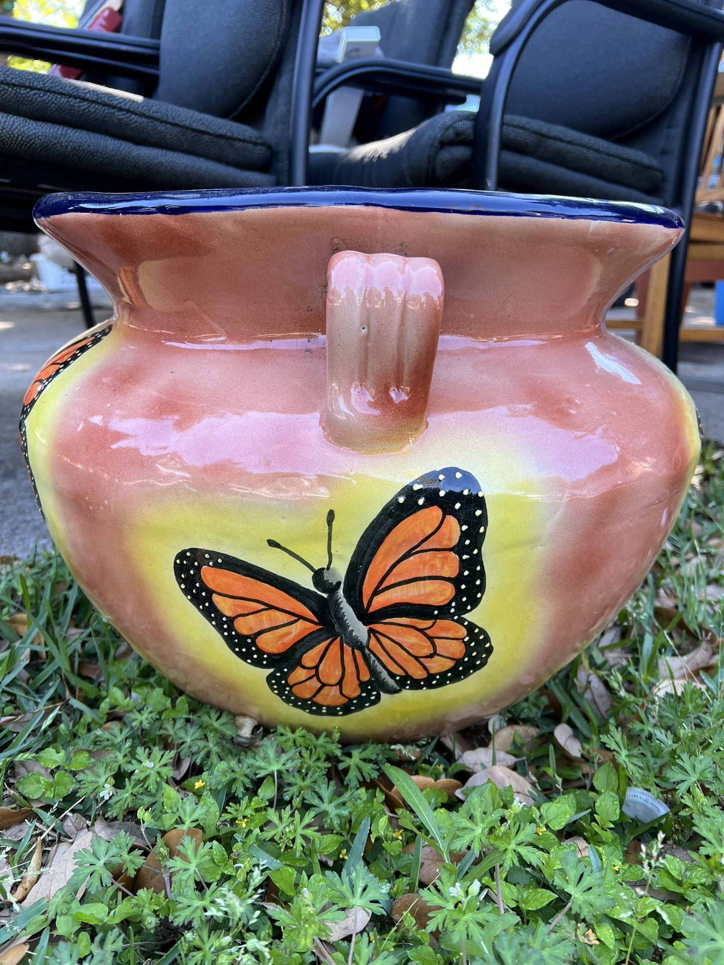 Large Flower 🌸 Pot From Mexico. 