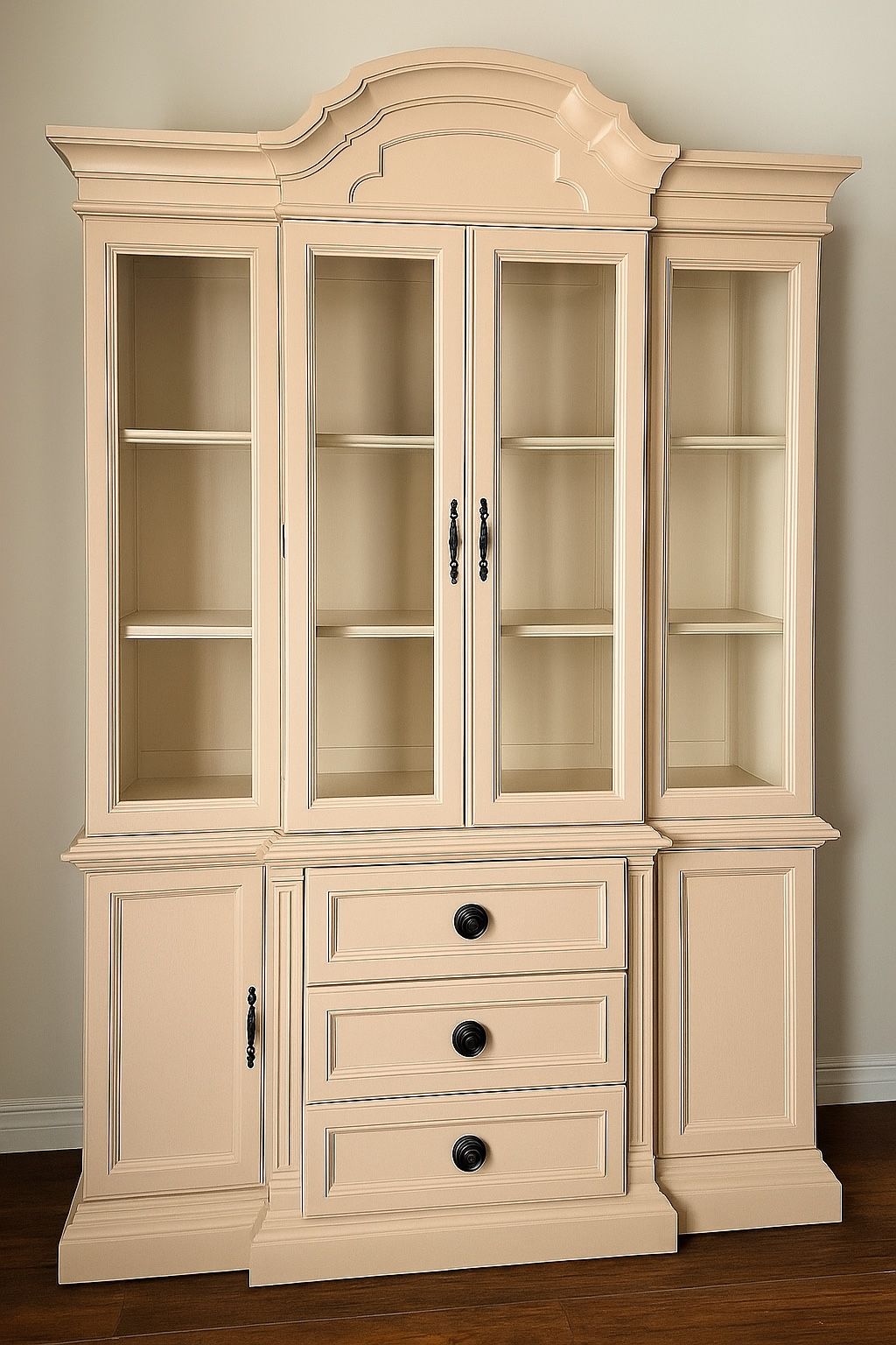 Cream Display Hutch / China Cabinet – Great Condition!