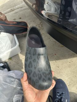 Crocs Women’s 9 Size New