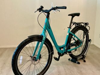 2024 Giant momentum Comfortable Hybrid | LOADED | LIKE NEW | 1-owner | Ready to Roll | Disc Brakes