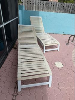 Pool lounge chairs