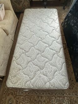 Twin mattress set