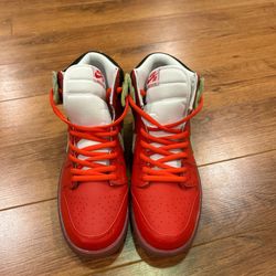 Nike SB Dunk High “Strawberry Cough”