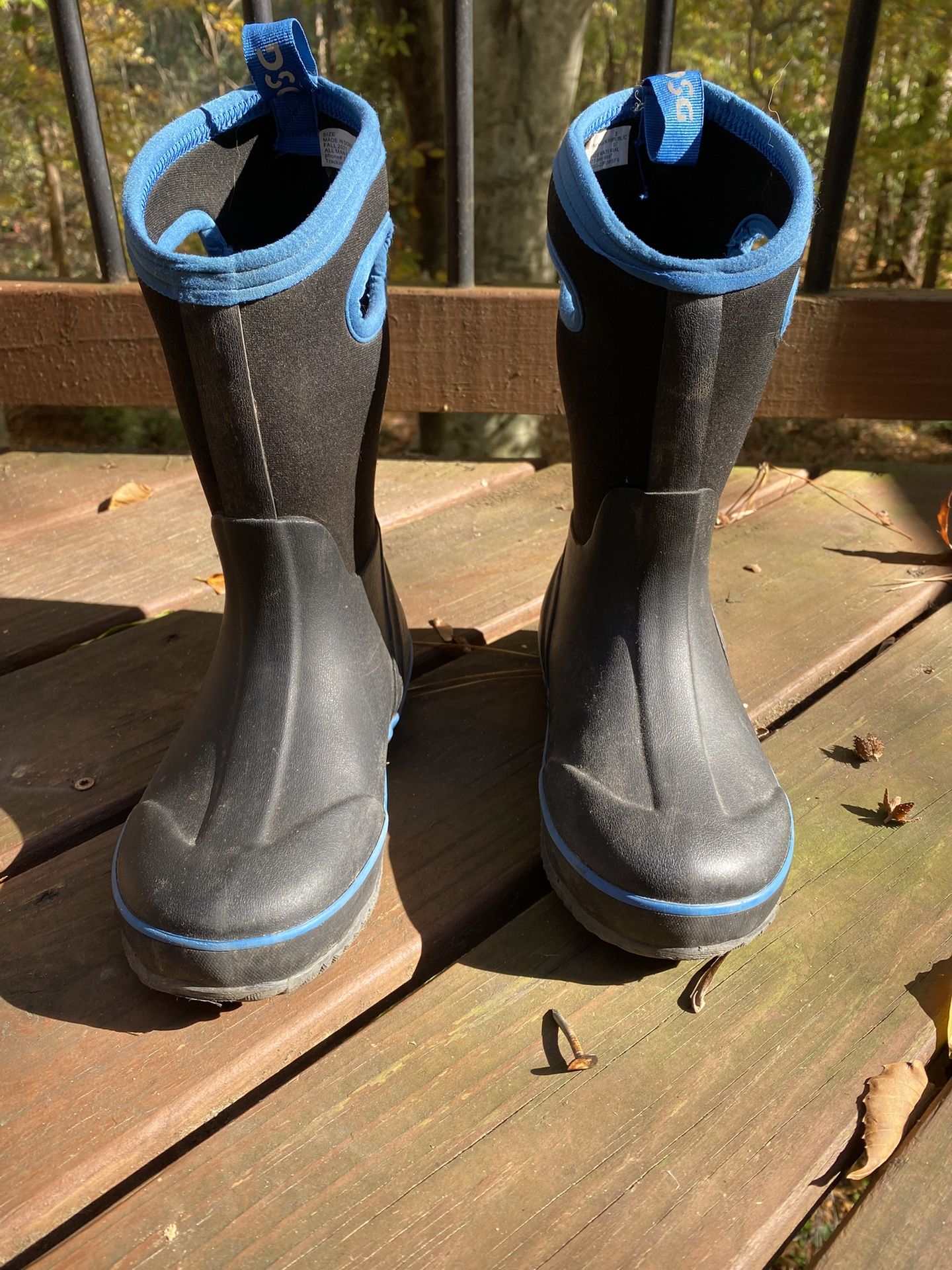 DSG kids boots, size 3