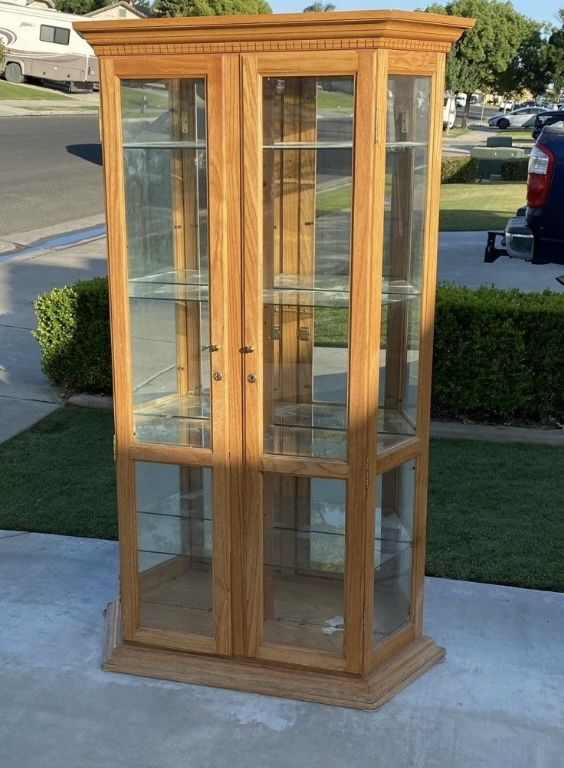 Oak Curio Cabinet With Mirrored Back / Built In Light