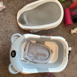 Bath Tub And Bath Seat Sold Together 