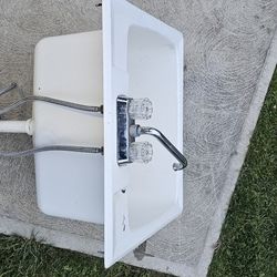 Single Sink Utilatub Used