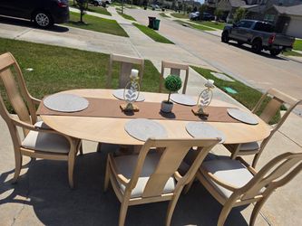 Dinning table extendable