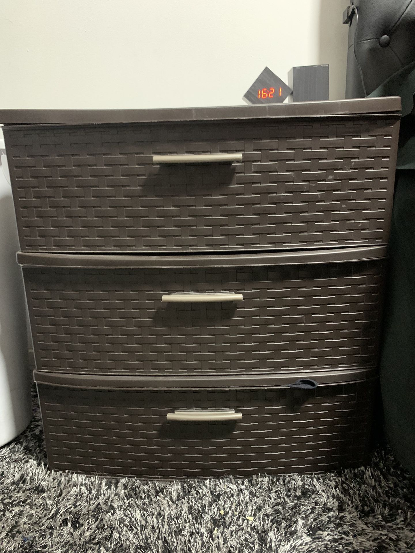 3 Drawers Plastic Nightstand