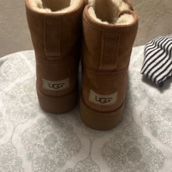 UGG Boot Size 6 US