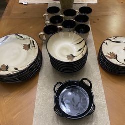 Mikasa Gourmet Basics “Gold Scroll” 32-Piece Stoneware Dinnerware Set – Service for 8 – Elegant & Durable