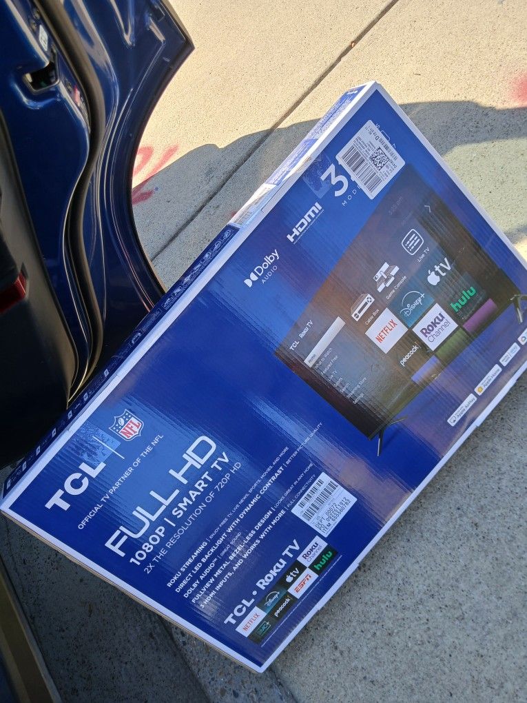 TCL Smart TV 32in BRAND NEW