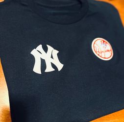 navy blue new york yankees shirt