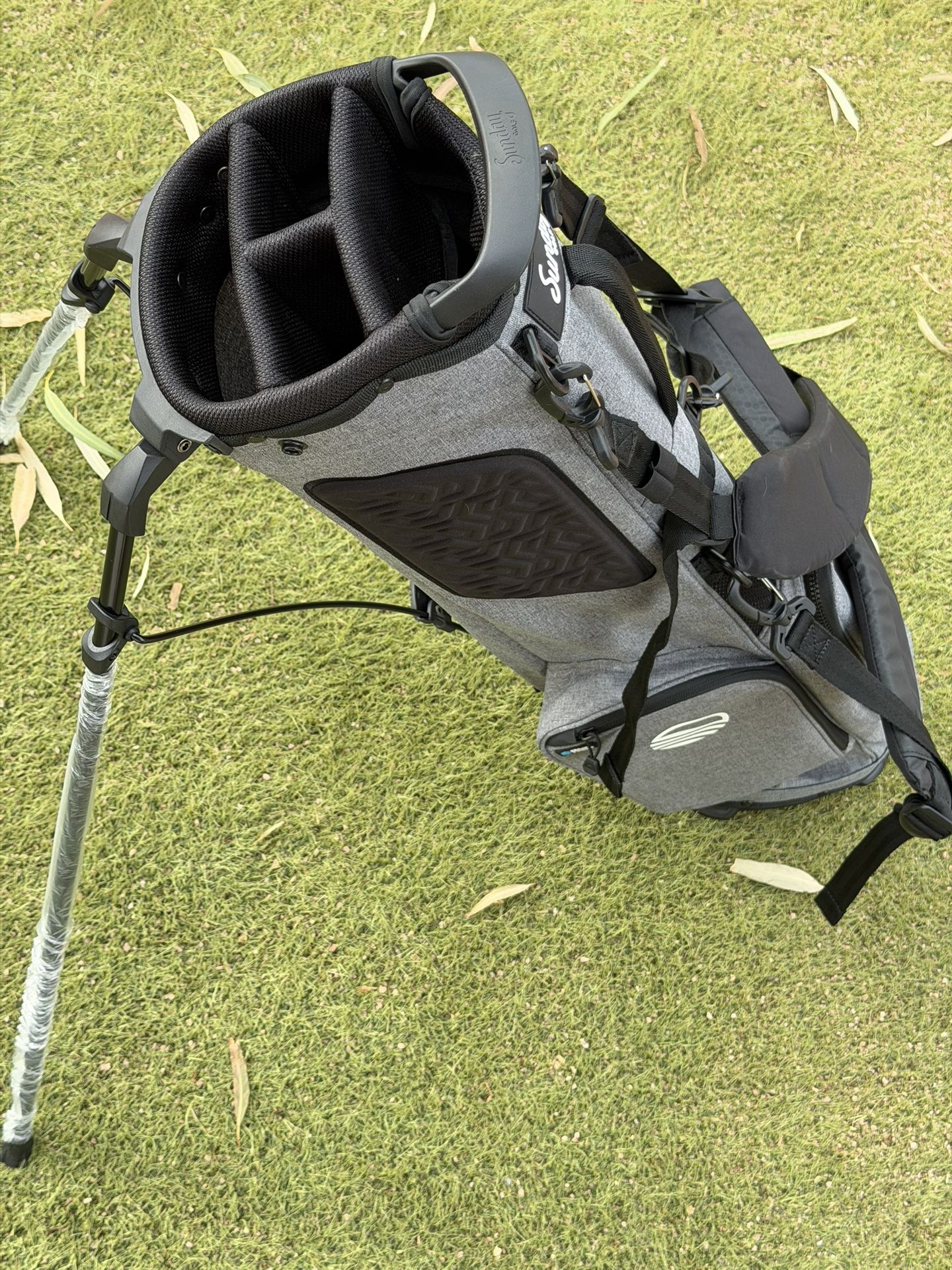 Sunday Golf El Camino stand/walk bag BRAND NEW