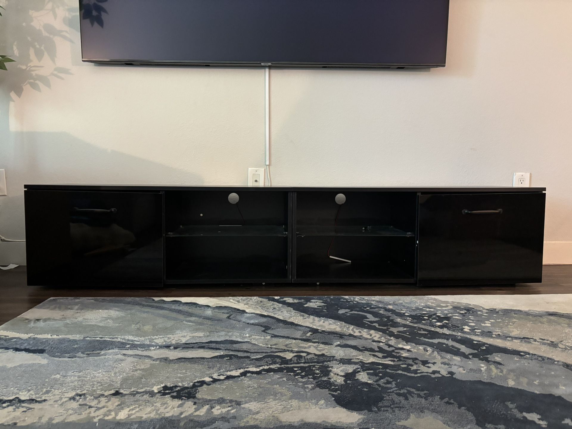 Entertainment center / Tv Stand $100