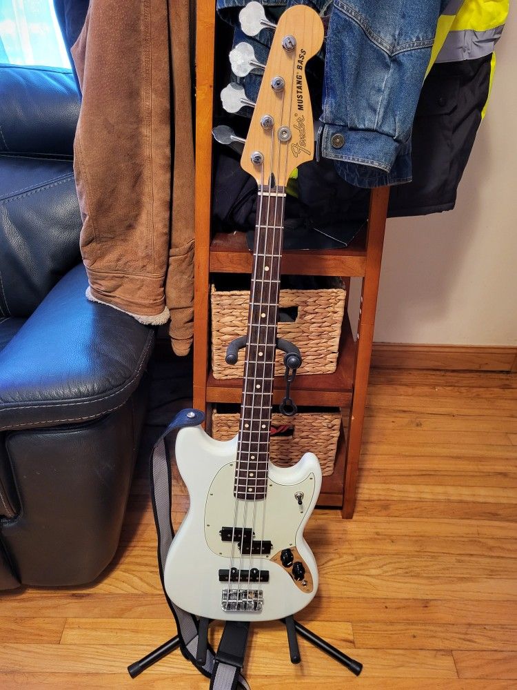 Fender Mustang PJ Bass