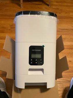 Brand New 4L Automatic Pet Feeder for Cats & Dogs Brand new 4L Automatic Pet Feeder, perfect for cat or dog owners with busy schedules, long work hour
