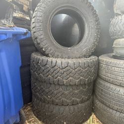 4 Goodyear Wrangler Duratrac AT 285/70R17 $1200