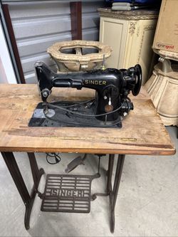 Vintage Singer 1200-1 Professional Model Dressmakers Sewing Machine With Table