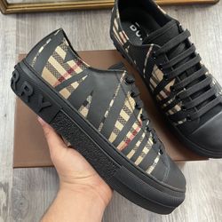 Burberry Black 