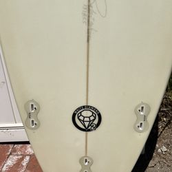 Roberts White diamond 2. 5’10” 20 1/8” 2 3/8 Surfboard 