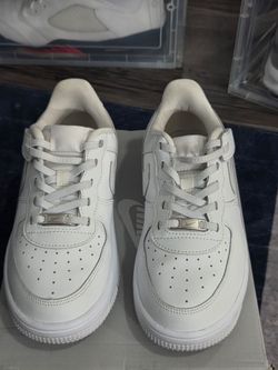 Nike Air Force 1 Low EasyOn (PS) Triple White, Size 3Y New/Pre-owned VNDS