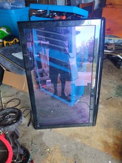 Panasonic 42"TV glass and scream in good condition