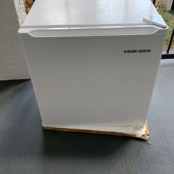 Mini Fridge 