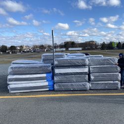 Queen Mattress - Double Sides - Come With Free Box Spring - Free Delivery 🚚 Today To Reasonable Distance 