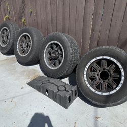 Set of truck wheel