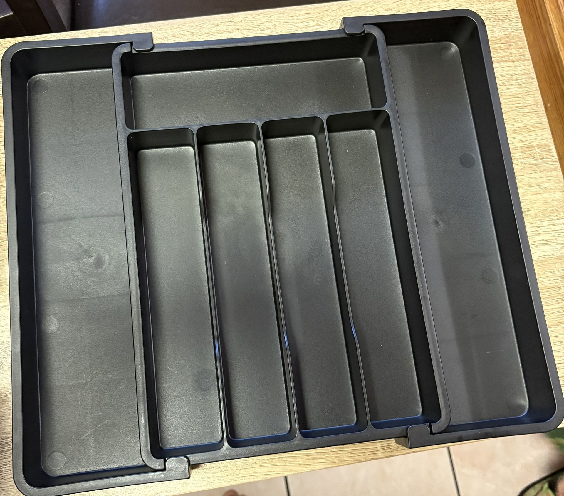 Adjustable Silverware Holder