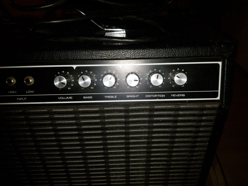 YAMAHA G30-112 ELECTRIC GUITAR AMP. EXCELLENT CONDITION.