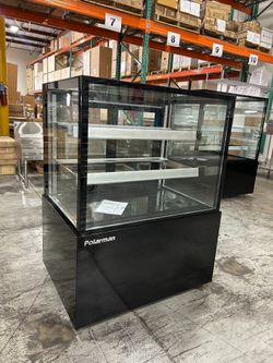❄️ NSF Refrigerated Bakery Glass Display (Vitrina Refrigerada de panadería)